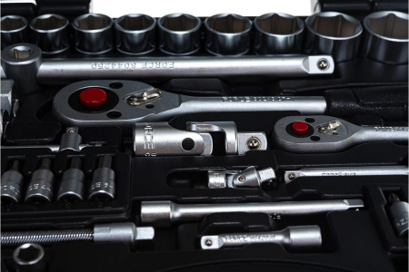 FORCE Набор инструмента 1/4"& 1/2" 6-гранный. головки, ключи комб., трещотки, биты, 82 пр. в кейсе